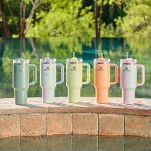 Stanley 40oz Cup Pale Lime - Picture 8 of 8